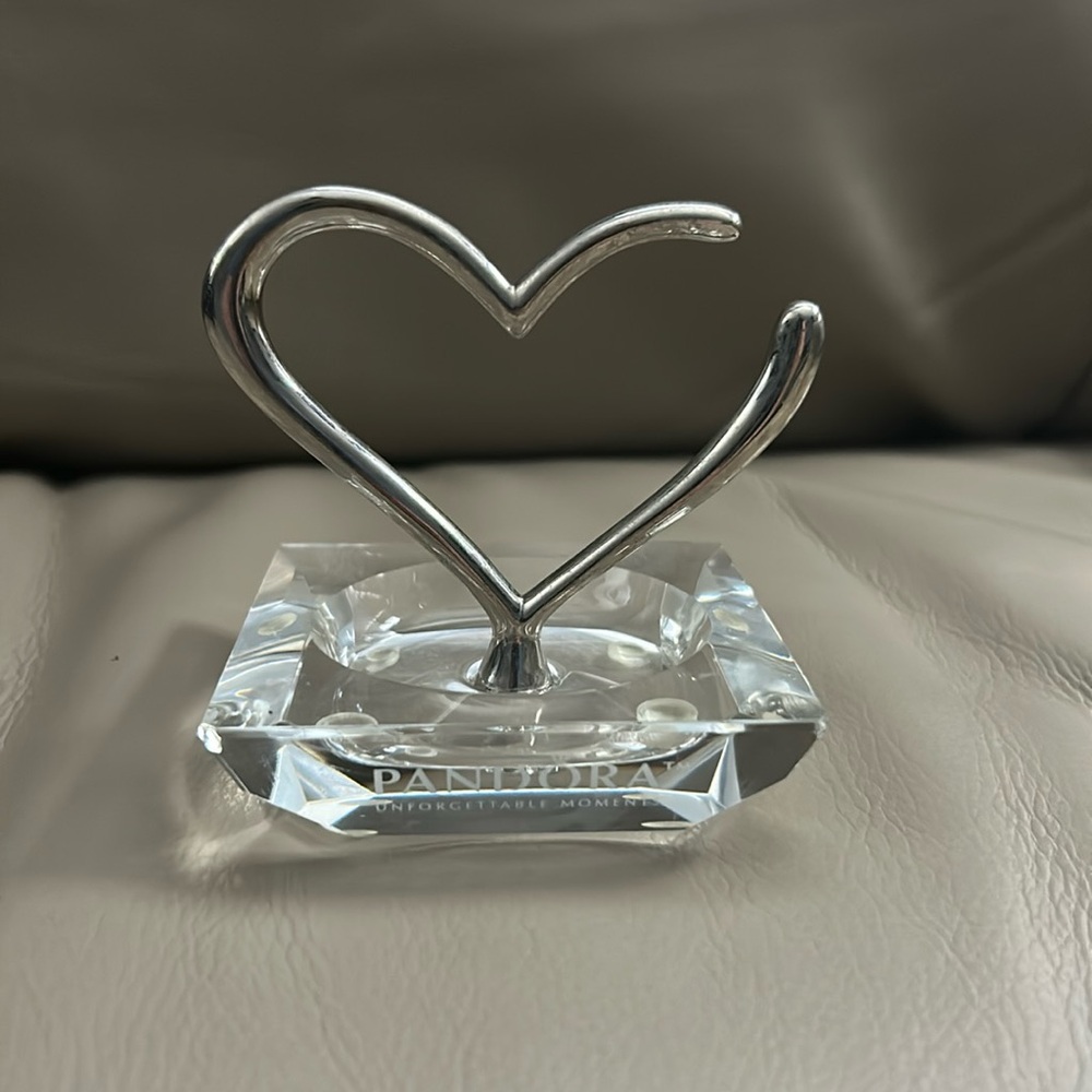 Limited Edition Pandora Unforgettable Moments Crystal Heart Jewelry Stand Holder